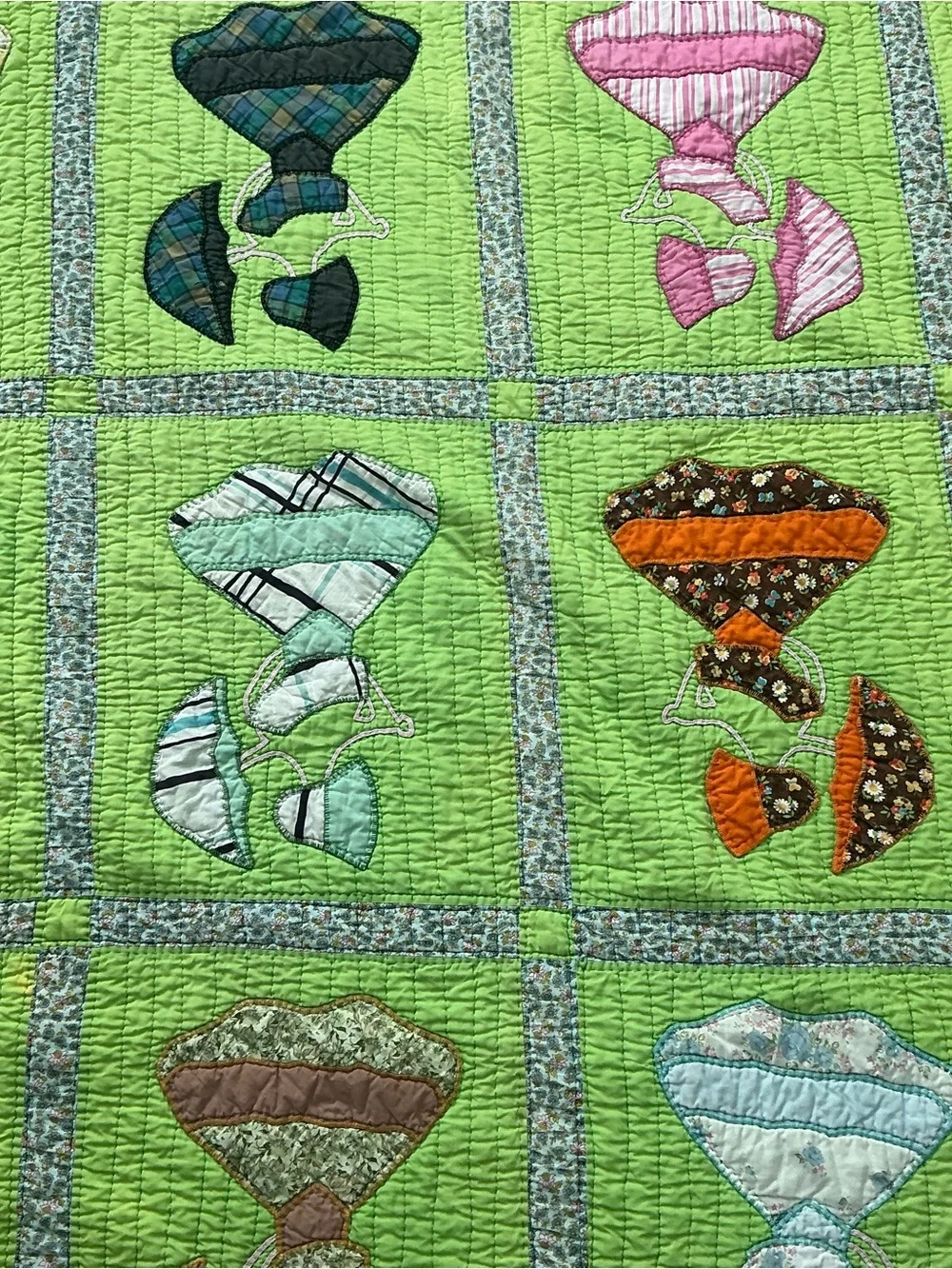 Vintage hand stitched Sun Bonnet Sue gorgeous green quilt 68 x 81 USA made
